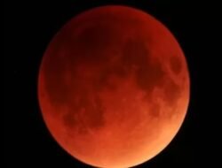 Gerhana Bulan Total atau Blood Moon Hiasi Langit Sumsel