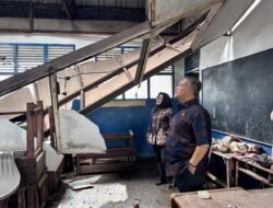 Gerak Cepat, Kadisdik Palembang Sambangi  Bangunan Sekolah Ambruk 