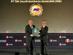 JNE Pertahankan Prestasi, Raih Penghargaan Courier of The Year untuk 2025