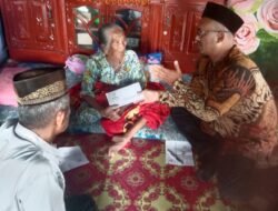 Baznas Palembang Salurkan Bantuan Kursi Roda dan Tabung Oksigen untuk Warga Kurang Mampu
