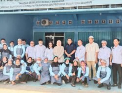 Kunjungi SPPG Kedondong Raye 1, Kartika Sandra Desi Apresiasi Inovasi Menu dan Kebersihan Dapur