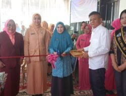 Bupati Enos Resmikan Warung PKK, Koperasi PKK, dan Program Tukor-Tukoran 