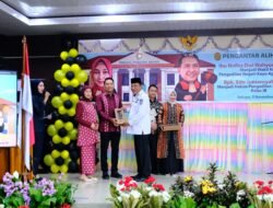 Dua Pejabat PN Sekayu Pindah Tugas, Bupati Muba Berikan Penghargaan