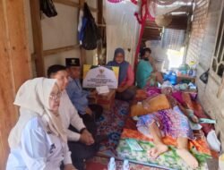 Baznas Palembang Salurkan Bantuan Sembako dan Santunan untuk Warga Sakit di Keramasan