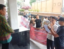 Aksi Mahasiswa Soroti Kadisdik Palembang, Disiplin dan Proyek Dipertanyakan