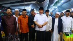 Foto : Gubernur Sumatera Selatan Herman Deru menghadiri Pengajian Akbar dan Haul Para Ulama di Pondok Pesantren Darussalam Lebak Rejo, Desa Pelita Jaya, Kabupaten OKU Timur, Sabtu (31/1/2026).