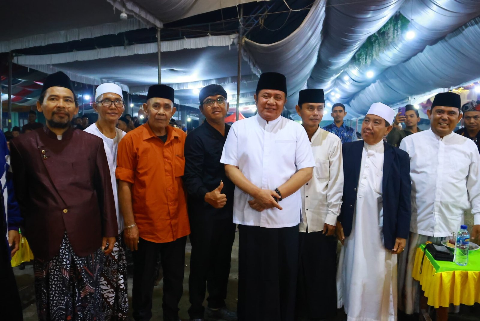 Foto : Gubernur Sumatera Selatan Herman Deru menghadiri Pengajian Akbar dan Haul Para Ulama di Pondok Pesantren Darussalam Lebak Rejo, Desa Pelita Jaya, Kabupaten OKU Timur, Sabtu (31/1/2026).