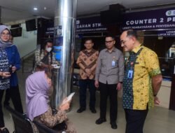 Sekda Sumsel Tinjau Pelayanan Samsat UPTB I Palembang, Pastikan Tetap Optimal