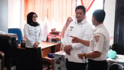 Hari Pertama Kerja, Sekda Banyuasin Sidak Pelayanan Publik di Talang Kelapa