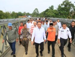 Wagub Sumsel Cik Ujang Serahkan Bantuan Banjir, Pastikan Jembatan Sungai Menang Dibangun Permanen pada 2027