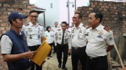 Kakanwil Ditjenpas Sumsel Bersama UPT Pemasyarakatan Palembang Tinjau Progres Bedah Rumah