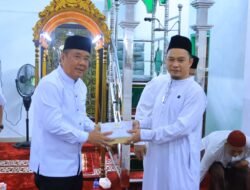 Wagub Sumsel Cik Ujang Safari Jumat di Masjid Al-Ikhlas, Salurkan Bantuan dan Siapkan Hewan Kurban