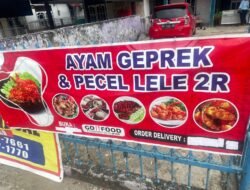 Enak, Murah, dan Bikin Nagih! Warung “2 R” Ibu Ermiana Jadi Buruan Pecinta Kuliner Jakabaring