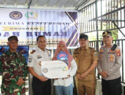 Kakanwil Ditjenpas Sumsel Serahkan Kunci Program Bedah Rumah untuk Warga Palembang
