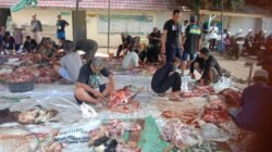 Masjid Nur Hidayah Karya Jaya Sembelih 6 Sapi dan 9 Kambing Kurban