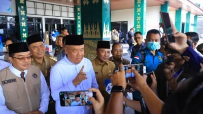 Sambut Kepulangan Kloter Pertama Haji Embarkasi Palembang, Wagub Cik Ujang Tekankan Pentingnya Menjaga Kemabruran