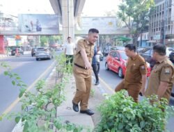 Sekda Aprizal Tinjau Pengecatan Jalan Sudirman, Wajah Kota Palembang Terus Dibenahi