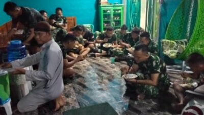 Di Balik TMMD ke-129, Ada Momen Hangat Satgas TNI Makan Malam Bersama Usai Bertugas