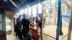Pemasangan Kusen dan Kerangka Atap RTLH Ibu Sriyanti Terus Dikebut Satgas TMMD ke-129 Kodim 0418/Palembang