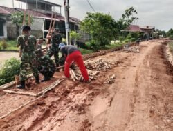 Hari Ke-10, Satgas TMMD Kodim 0418/Palembang Kebut Pembangunan Jalan 750 Meter dengan Pemasangan Cerucuk Dalam