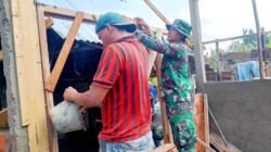 Hari Ke-10 TMMD ke-129 Kodim 0418/Palembang, Pembangunan RTLH Ibu Sriyanti Masuki Tahap Pemasangan Kusen dan Kerangka Atap
