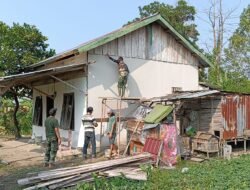 Hari ke-12 TMMD ke-129, Satgas Kodim 0418/Palembang Kebutan Rehab Rumah Ibu Suwarni