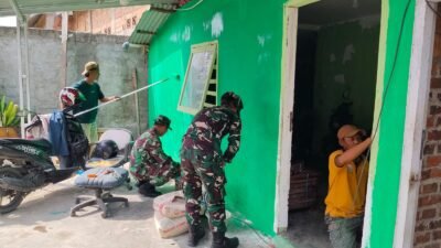 Satgas TMMD Kodim 0418/Palembang Percepat Rehab Rumah Ibu Sumilah, Pengecatan hingga Finishing Kusen Dikerjakan