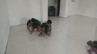 Gotong Royong Satgas TMMD Kodim 0418/Palembang dan Warga Percepat Penyelesaian Mushola Baitul Makmurin