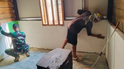 Hari Ke-14 TMMD Ke-129, Rumah Ibu Suwarni Mulai Dicat, Rehab RTLH Masuki Tahap Finishing