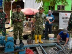 Tak Ingin Asal Selesai, Wadan Satgas TMMD Kodim 0418/Palembang Pastikan Sumur Bor Berkualitas untuk Warga