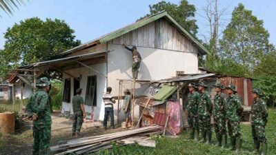 Dari Rumah Tak Layak Huni Menuju Hunian Nyaman: Satgas TMMD 129 Kodim 0418/Palembang Bergerak Rehab Rumah Suwarni