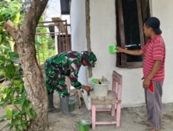 Dinding Rumah Mulai Dihaluskan, RTLH Milik Suwarni Segera Rampung Direhab Satgas TMMD 129 Kodim 0418/Palembang