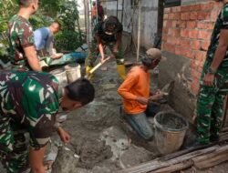 Gotong Royong TNI-Warga Percepat Rampungkan Dapur dan WC Rumah Fernando di TMMD Ke-129