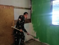 Hari Ke-18 TMMD, Satgas Kodim 0418/Palembang Kebut Pengecatan Rumah Pak Kariono