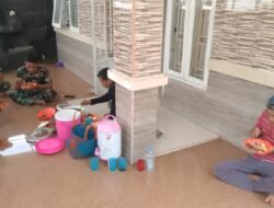 Makan Siang Bersama Warnai Kehangatan TMMD Ke-129 Kodim 0418/Palembang, TNI dan Warga Pererat Kebersamaan