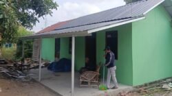 Pembersihan Akhir Rehab RTLH TMMD Kodim 0418/Palembang Jadi Penanda Rumah Bapak Karyo Segera Siap Dihuni