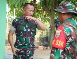 Wadan Satgas TMMD Kodim 0418/ Palembang Cek Pembangunan Poskamling, Pastikan Kualitas Bangunan Siap Layani Warga