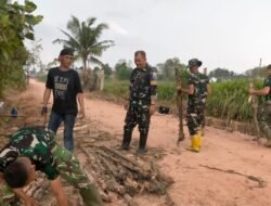 Berpacu dengan Waktu, Satgas TMMD Ke-129 Kodim 0418/Palembang Tancapkan Cerucuk Gelam