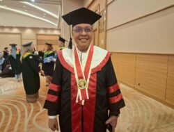 Usai Wisuda, Suparman Romans Tegaskan Gelar Akademik Bukan Akhir Perjuangan