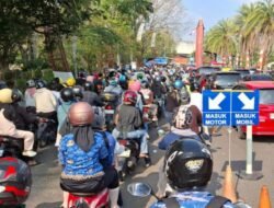 Antrean Mengular di JSC Palembang, Warga Padati Akses Masuk Saat Libur HUT RI