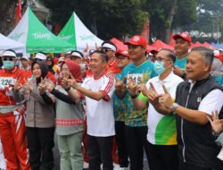Ribuan Guru Palembang Ikuti Gerak Jalan PGRI, Ratu Dewa Soroti Kebersamaan dan Kualitas Udara
