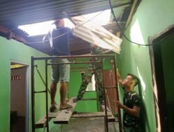 Rehab RTLH TMMD Ke-129 Kodim 0418/Palembang Masuki Tahap Finishing, Rumah Bapak Karyo Dipasang Atap Fiber