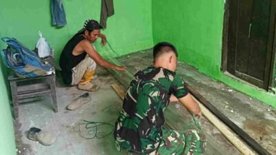 Pemasangan Kusen Jadi Fokus Rehab RTLH TMMD Ke-129 Kodim 0418/Palembang, Tanda Rumah Warga Segera Rampung