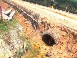 Drainase Jadi Kunci Ketahanan Jalan TMMD di Talang Jambe, Satgas Kodim 0418/ Palembang Bangun Gorong-gorong di Setiap Sisi
