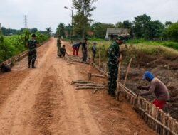 Satgas TMMD Ke-129 Kodim 0418/ Palembang Tingkatkan Ketahanan Jalan Lewat Pembangunan Penahan Sisi Jalan