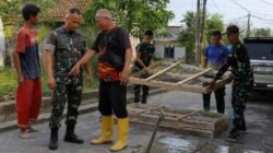 Wadan Satgas TMMD Kodim 0418/Palembang Evaluasi Pembangunan Mushola, Kualitas Jadi Sorotan Jelang Penyelesaian