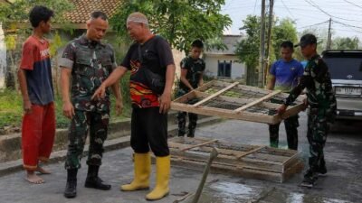 Wadan Satgas TMMD Kodim 0418/Palembang Evaluasi Pembangunan Mushola, Kualitas Jadi Sorotan Jelang Penyelesaian