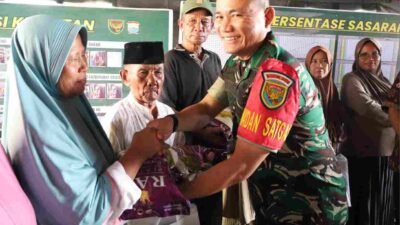 Bukan Cuma Bangun Jalan, TMMD Kodim 0418/Palembang Bawa Bantuan Sembako untuk Warga