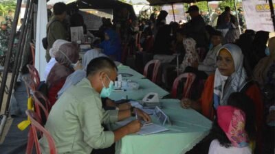 Penutupan TMMD ke-129 di Palembang, Warga Antre Dapat Pemeriksaan Kesehatan Gratis