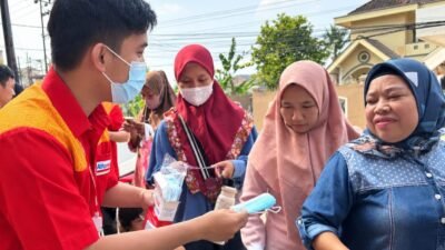Alfamart Peduli Dampak Kabut Asap, Bagikan Masker dan Minuman Bervitamin C